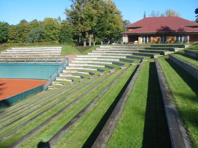 Grünanlagenpflege einer Tennisanlge in Berlin Grunewald